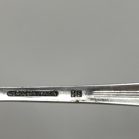Wm. Rogers International Silver Allure Silver-plate Flatware Serving Spoons - Picture 5 of 6